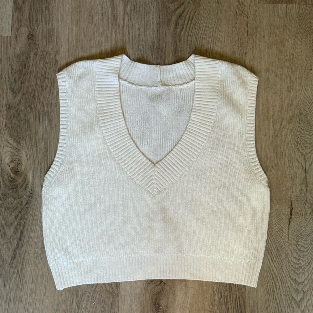 alo - supernatural sweater vest - ivory